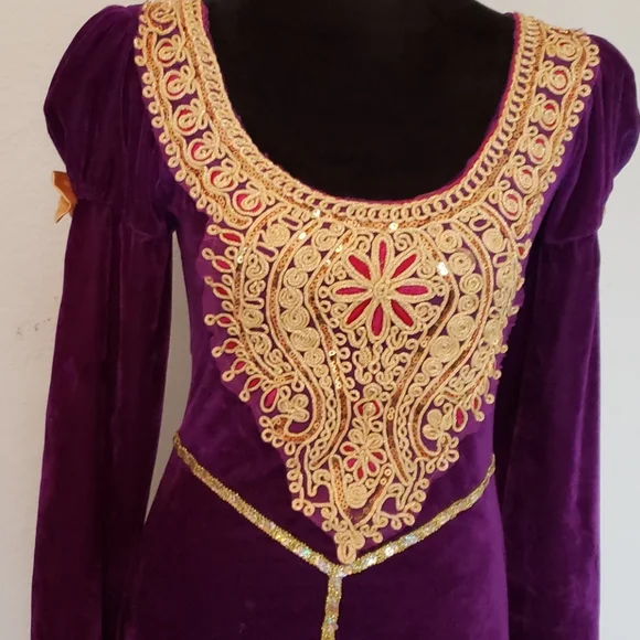 Halloween π Queen dress size small π - Picture 2 of 9